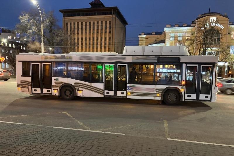 Тамбовчанка попала в больницу после того, как её прищемило дверью автобуса