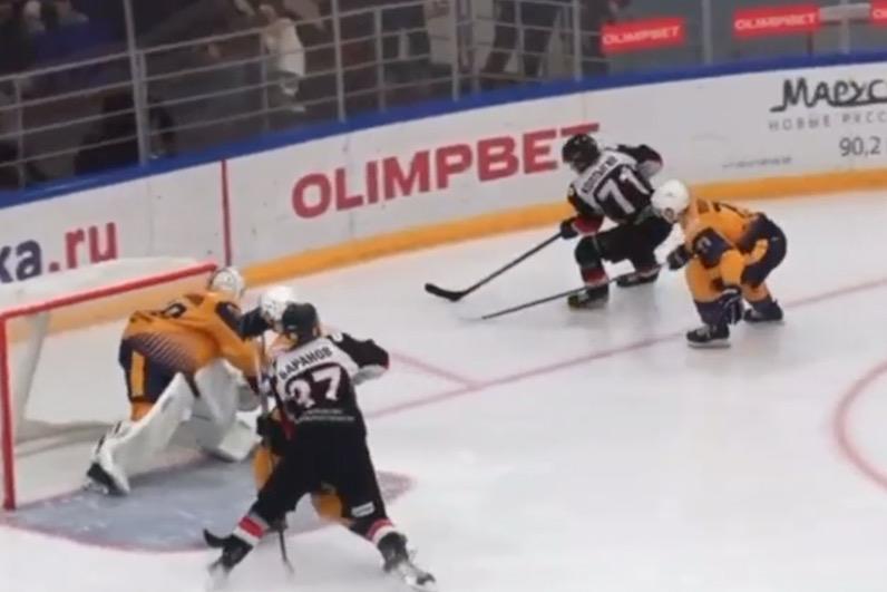 Второй матч дома не удался: ХК «Тамбов» проиграл команде из Набережных Челнов