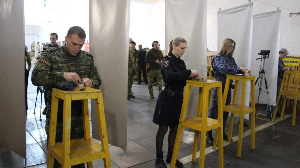 Тамбовские правоохранители соревновались в меткой стрельбе Тамбовские правоохранители соревновались в меткой стрельбе