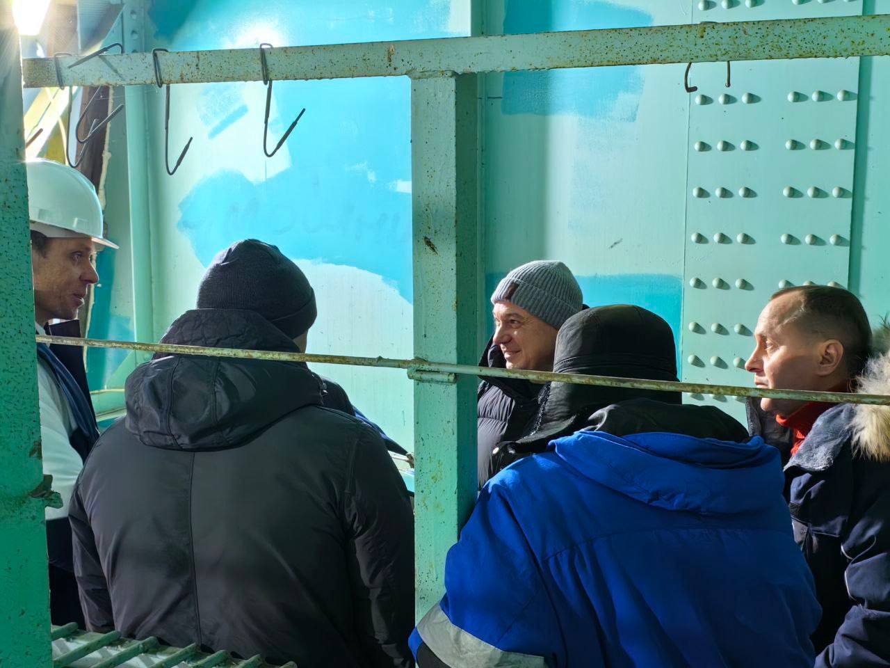 13 декабря глава Тамбовской области Евгений Первышов выехал на место ремонта аварийного моста через реку Ворона, чтобы проверить, как идут работы 13 декабря глава Тамбовской области Евгений Первышов выехал на место ремонта аварийного моста через реку Ворона, чтобы проверить, как идут работы