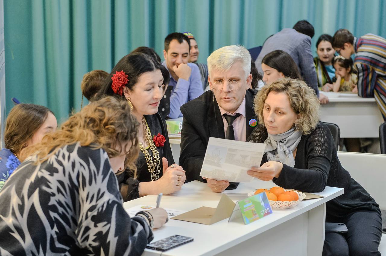 12 декабря в Штабе общественной поддержки «Единой России» в рамках проекта «Мы дружим! Межнациональное единство на тамбовской земле» состоялся этноквиз «Наш семейный калейдоскоп» 12 декабря в Штабе общественной поддержки «Единой России» в рамках проекта «Мы дружим! Межнациональное единство на тамбовской земле» состоялся этноквиз «Наш семейный калейдоскоп»