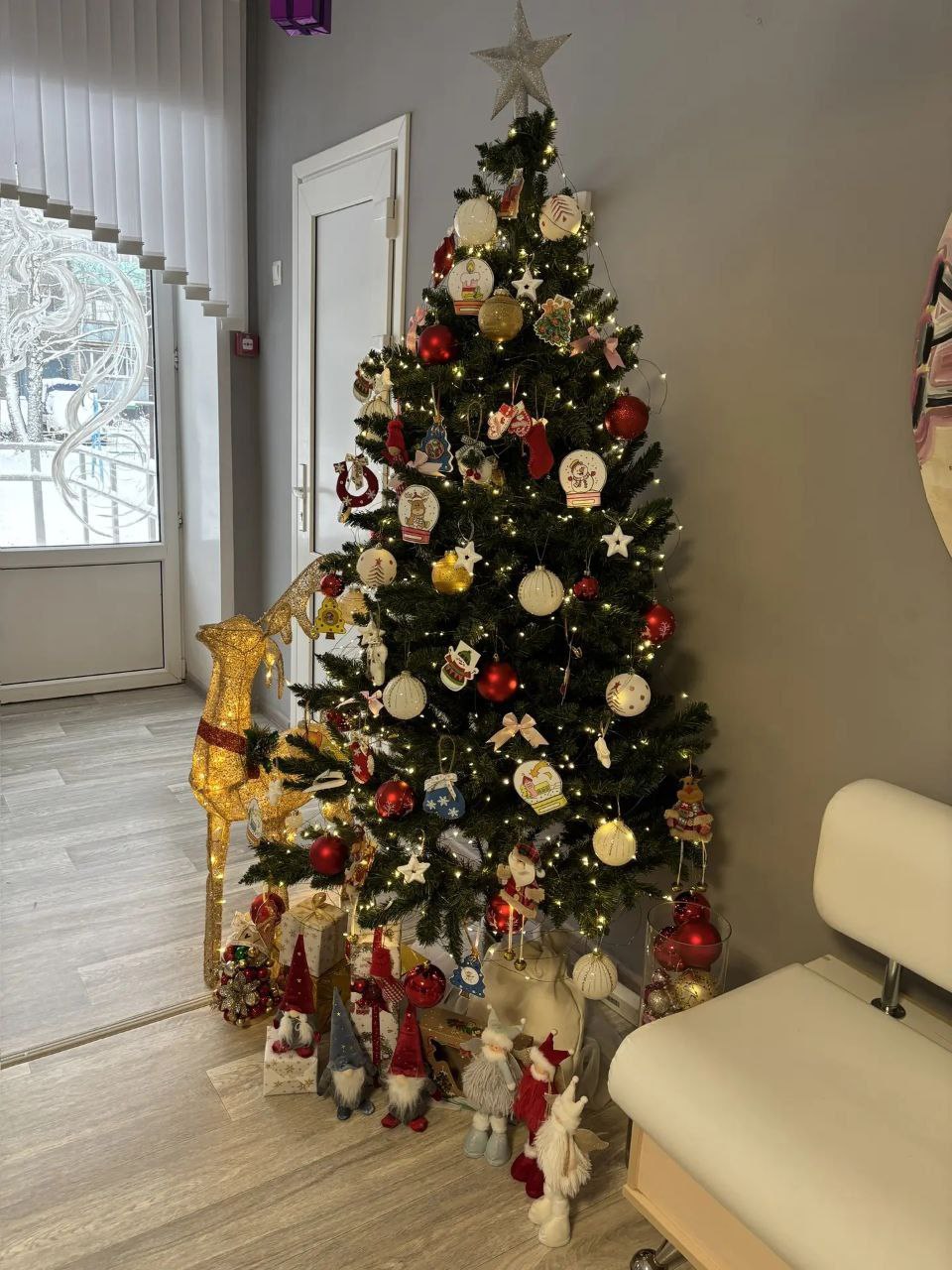 Атмосферой приближающегося праздника в эти декабрьские дни наполняются не только улицы Тамбова, но и школы Атмосферой приближающегося праздника в эти декабрьские дни наполняются не только улицы Тамбова, но и школы