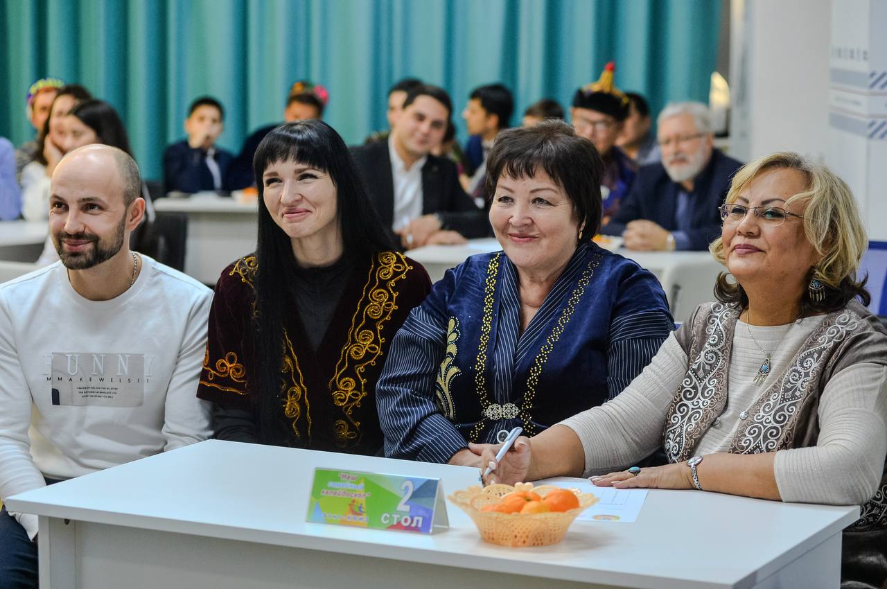 12 декабря в Штабе общественной поддержки «Единой России» в рамках проекта «Мы дружим! Межнациональное единство на тамбовской земле» состоялся этноквиз «Наш семейный калейдоскоп» 12 декабря в Штабе общественной поддержки «Единой России» в рамках проекта «Мы дружим! Межнациональное единство на тамбовской земле» состоялся этноквиз «Наш семейный калейдоскоп»