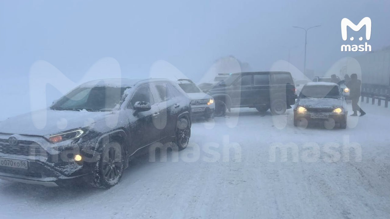 Самое массовое ДТП этой зимой случилось в Пензенской области — около 25 машин столкнулось на трассе Пенза – Тамбов из-за снежного коллапса Самое массовое ДТП этой зимой случилось в Пензенской области — около 25 машин столкнулось на трассе Пенза – Тамбов из-за снежного коллапса