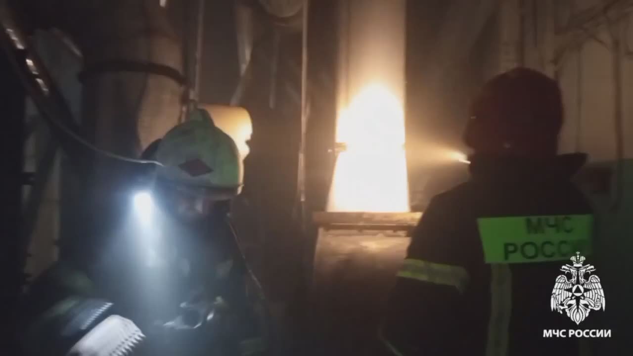 Сотрудники МЧС ликвидировали пожар в производственном здании в Тамбове