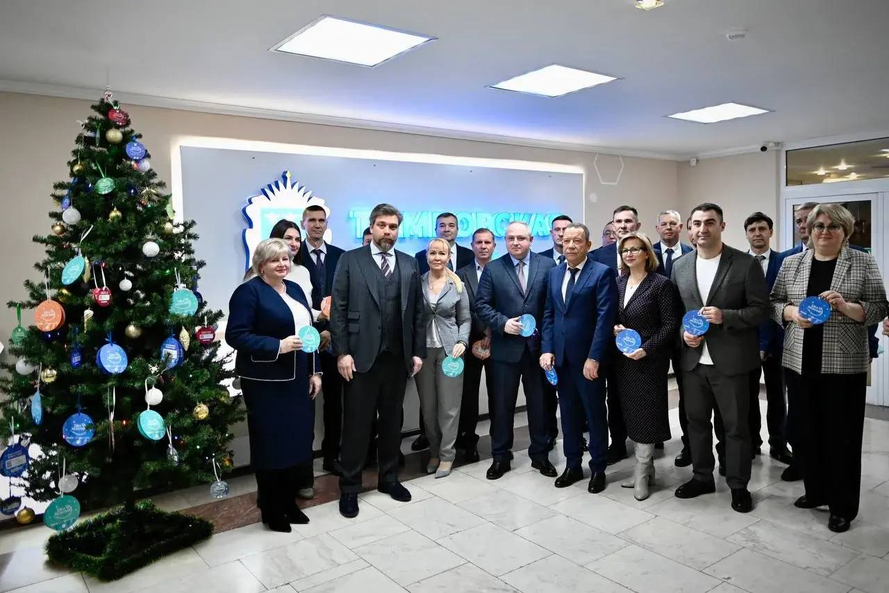 Максим Косенков: Сегодня губернатор Евгений Алексеевич Первышов дал старт всероссийской благотворительной акции «Ёлка желаний» в нашем регионе Максим Косенков: Сегодня губернатор Евгений Алексеевич Первышов дал старт всероссийской благотворительной акции «Ёлка желаний» в нашем регионе