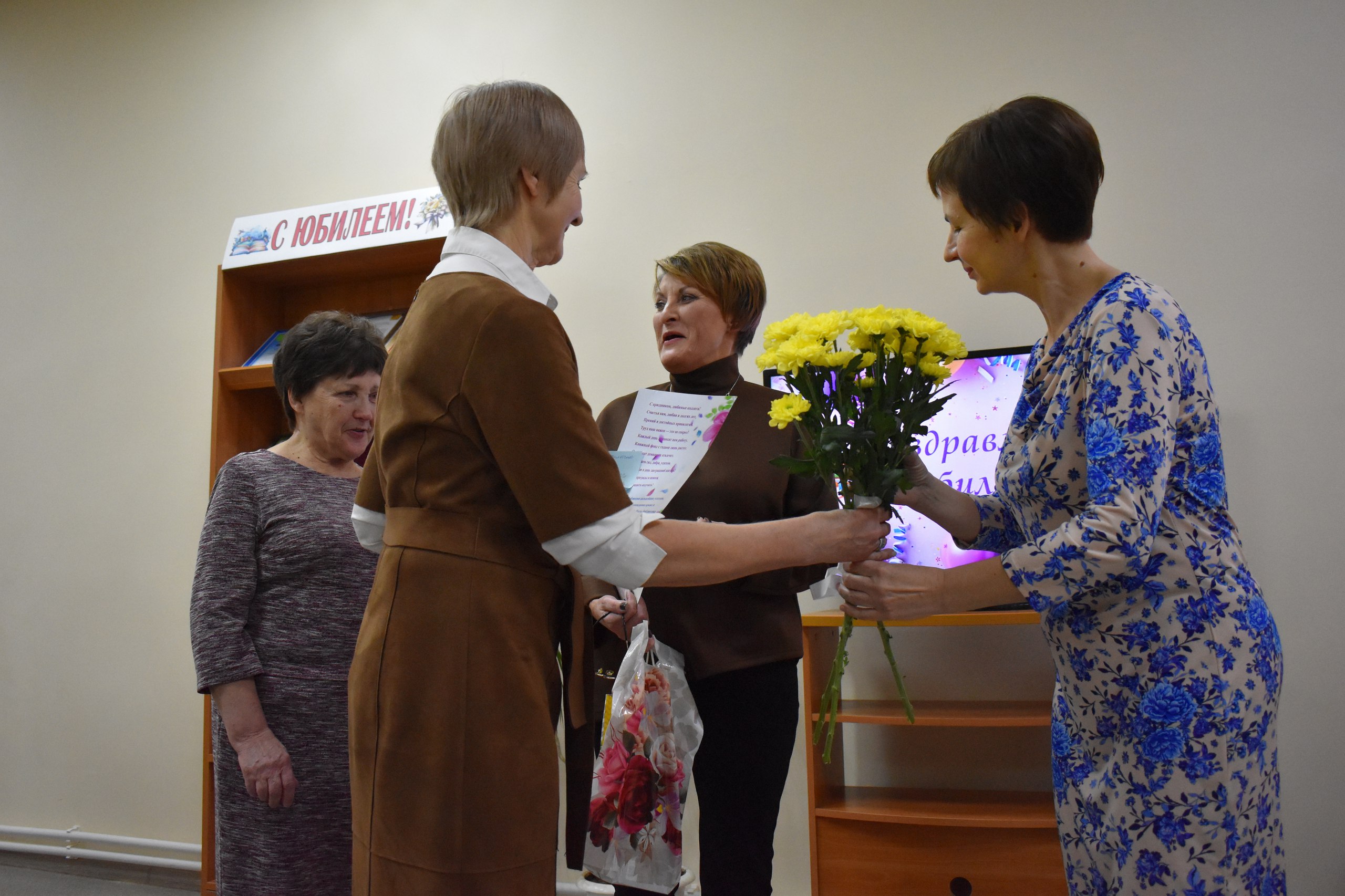 Библиотека-филиал №12 им. Н.А. Некрасова радует своих читателей уже целых 70 лет Библиотека-филиал №12 им. Н.А. Некрасова радует своих читателей уже целых 70 лет