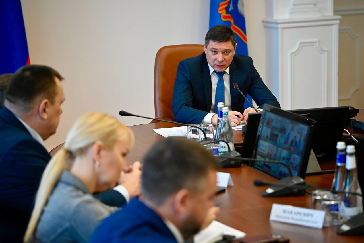 Евгений Первышов потребовал от государственных и муниципальных заказчиков формирования комплексных смет