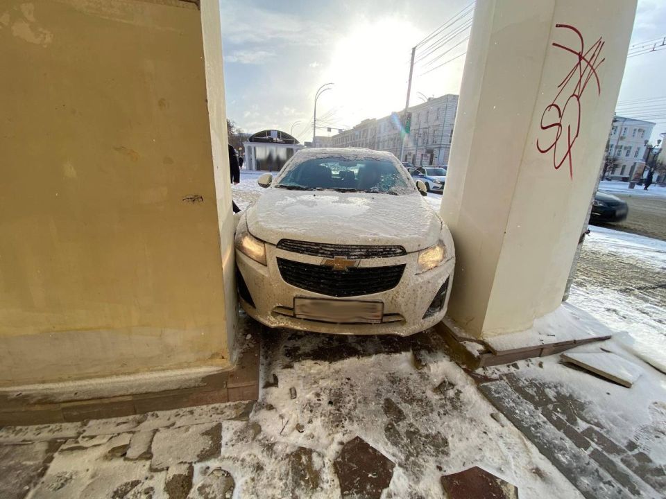 13 ������� � 12 ����� 15 ����� � ������ ���� �101 �� ����� ��������� ������ �������, �������� ���������� �Chevrolet Cruze�, ������� 1997 ���� ��������, �� ��������� � ����������� � �������� ����� �� ������ ������ ��������...