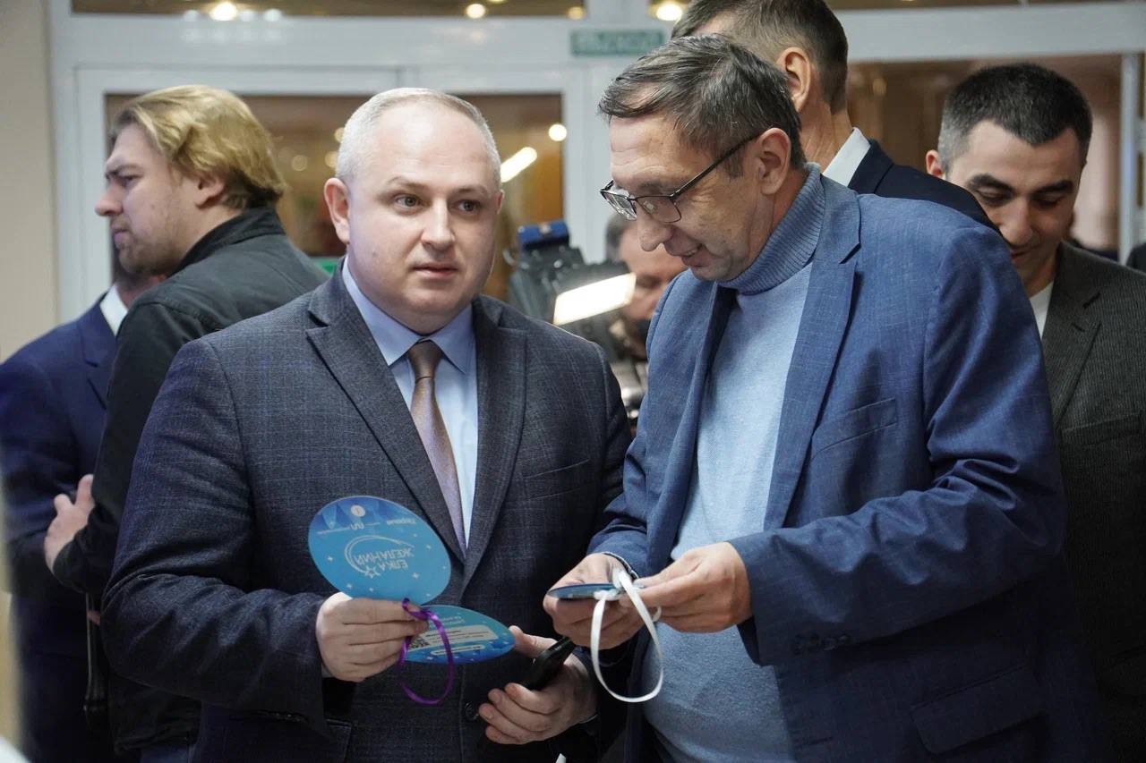 Максим Косенков: Сегодня губернатор Евгений Алексеевич Первышов дал старт всероссийской благотворительной акции «Ёлка желаний» в нашем регионе Максим Косенков: Сегодня губернатор Евгений Алексеевич Первышов дал старт всероссийской благотворительной акции «Ёлка желаний» в нашем регионе