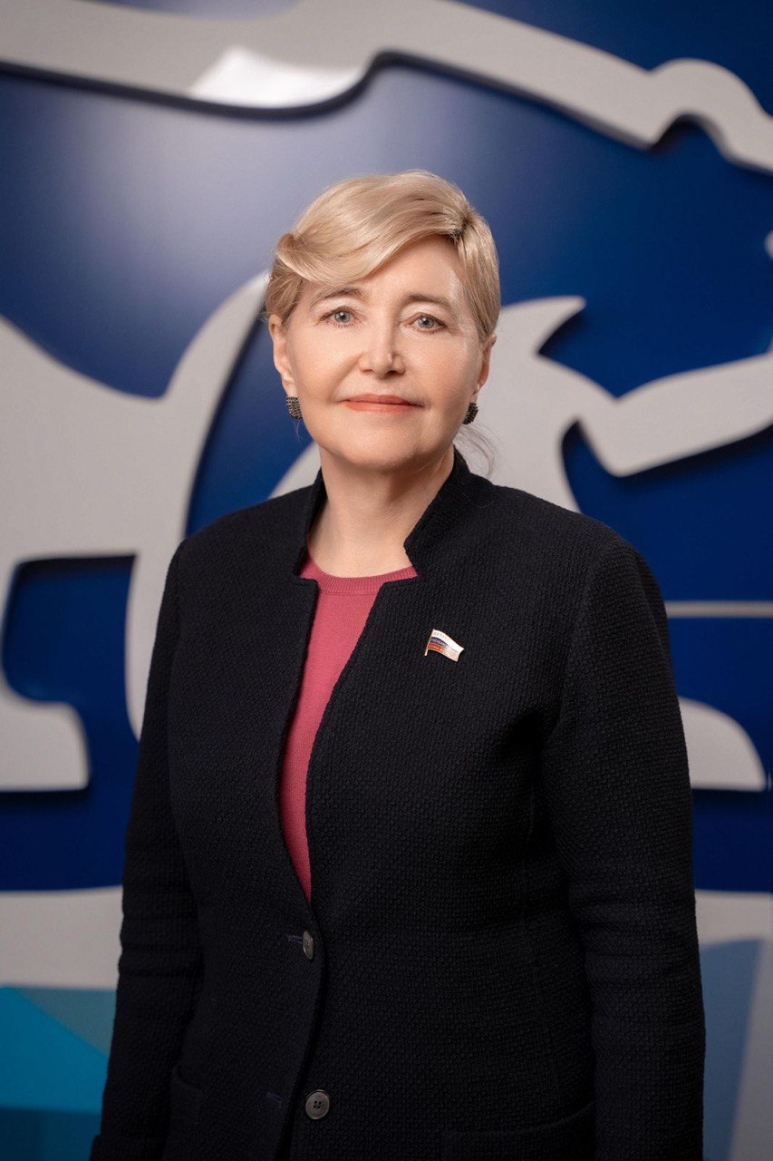 Депутат Государственной Думы Тамара Фролова поздравила Тамбовский драматический театр с высокой наградой