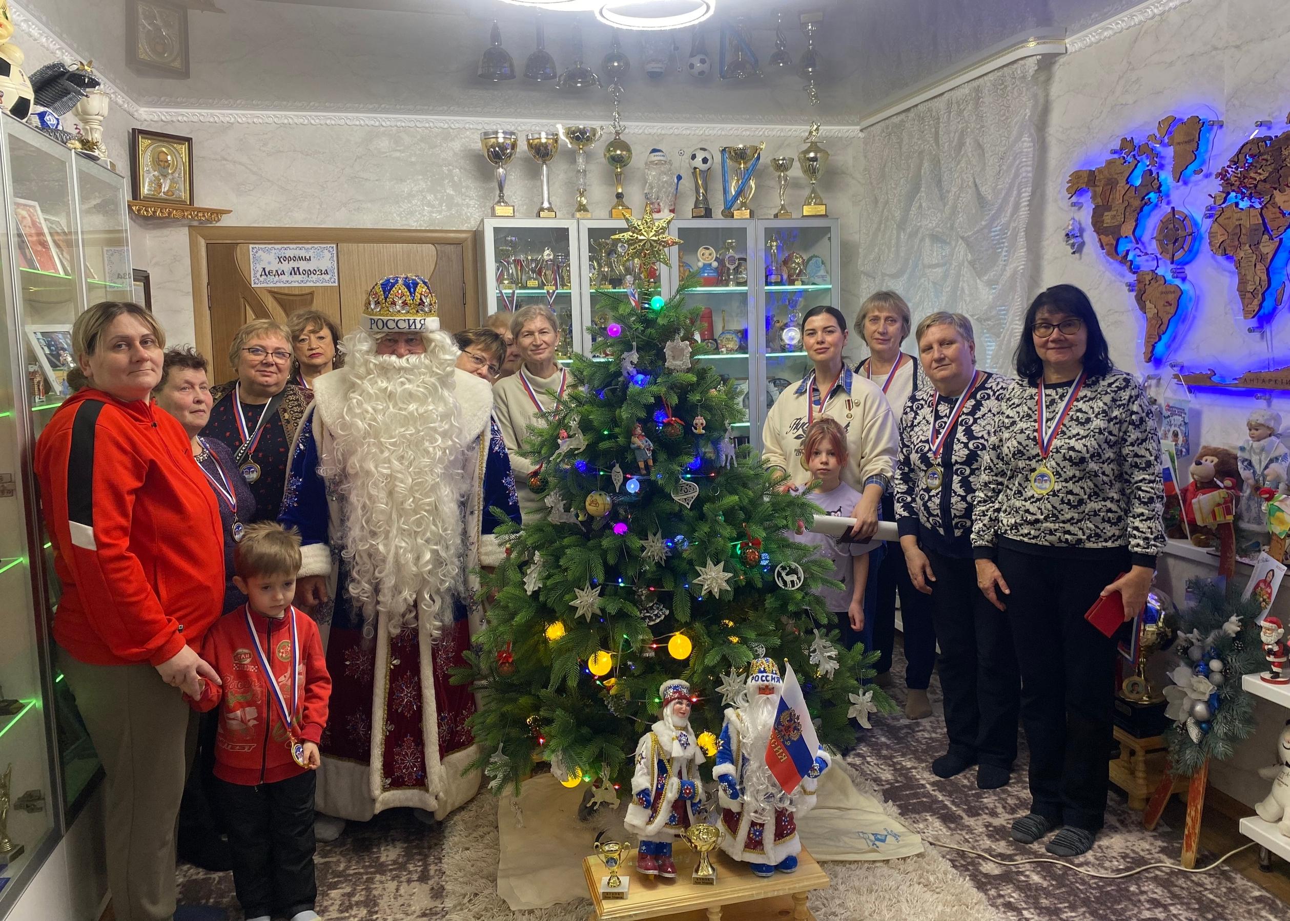 В гостях у Спортивного Деда Мороза побывали тамбовчанки — участницы клуба душевных встреч «Для СВОих», созданного на базе Центра предоставления дополнительных мер социальной помощи В гостях у Спортивного Деда Мороза побывали тамбовчанки — участницы клуба душевных встреч «Для СВОих», созданного на базе Центра предоставления дополнительных мер социальной помощи