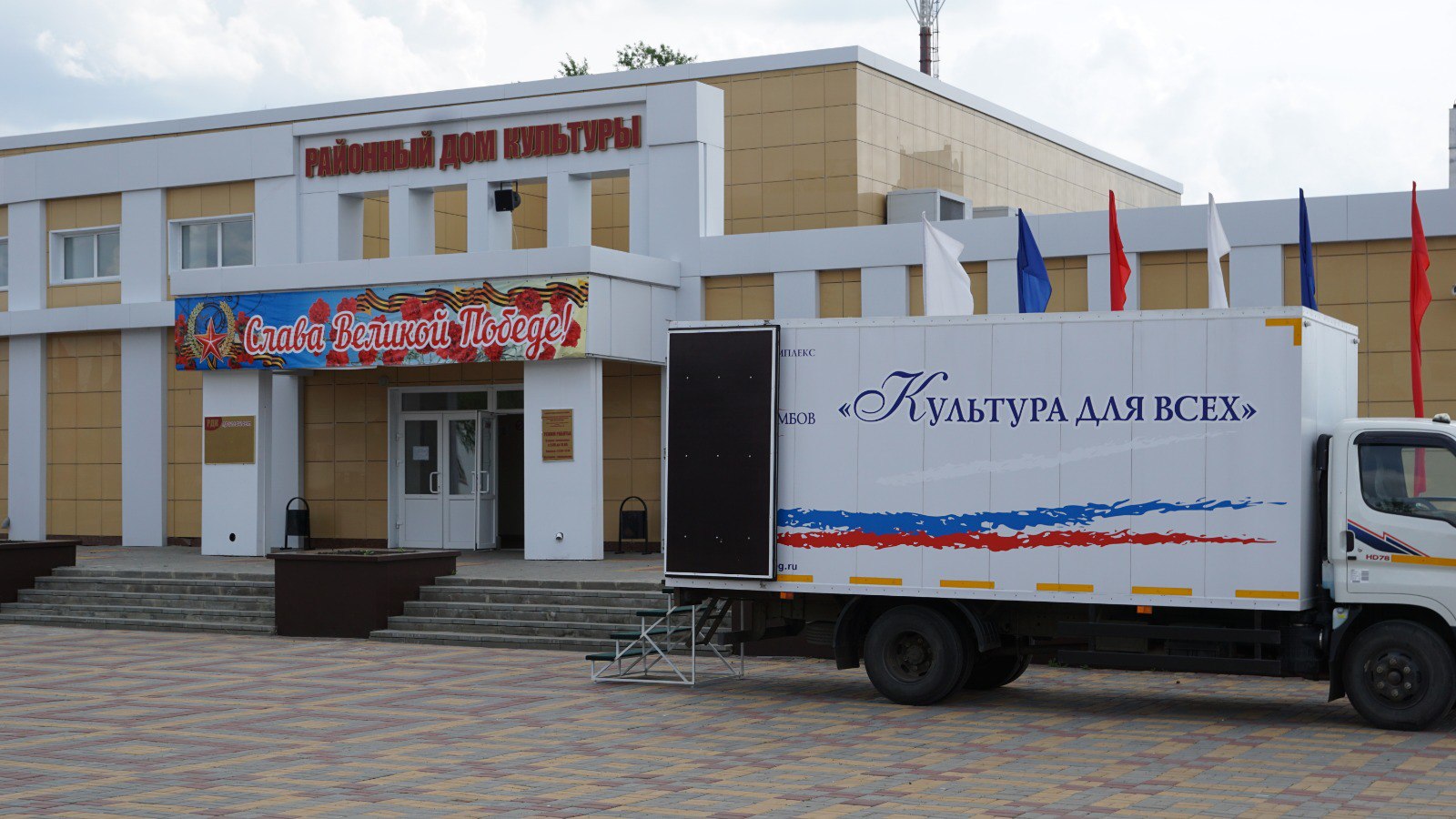 По проекту «Повышение квалификации творческих и управленческих работников культуры», который является частью национального проекта «Семья», переобучение пошли 139 человек, работающие в учреждения культуры области