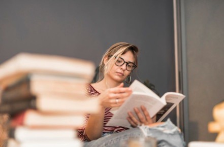 Четверть россиян читают книги в рабочее время