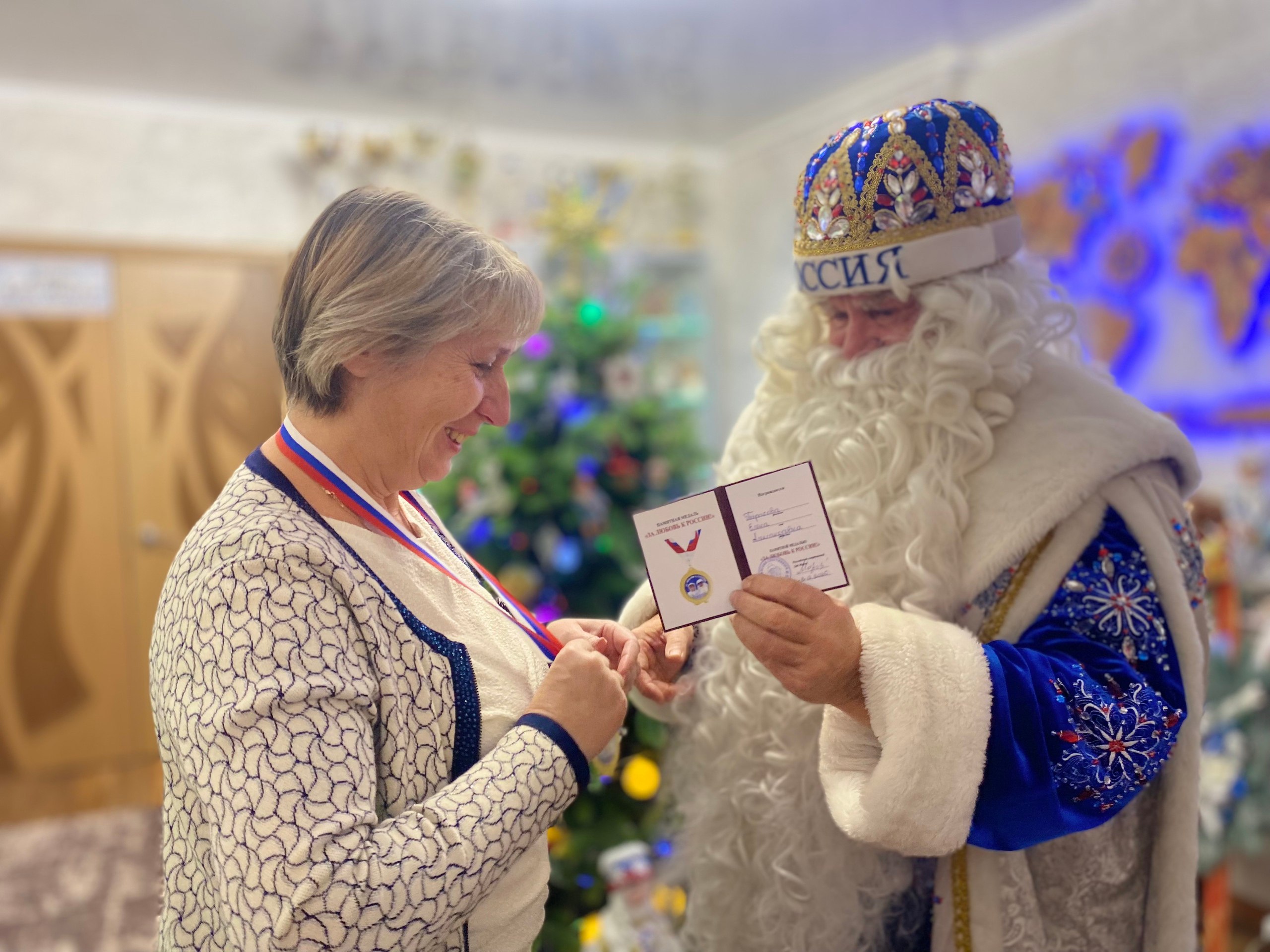 В гостях у Спортивного Деда Мороза побывали тамбовчанки — участницы клуба душевных встреч «Для СВОих», созданного на базе Центра предоставления дополнительных мер социальной помощи В гостях у Спортивного Деда Мороза побывали тамбовчанки — участницы клуба душевных встреч «Для СВОих», созданного на базе Центра предоставления дополнительных мер социальной помощи