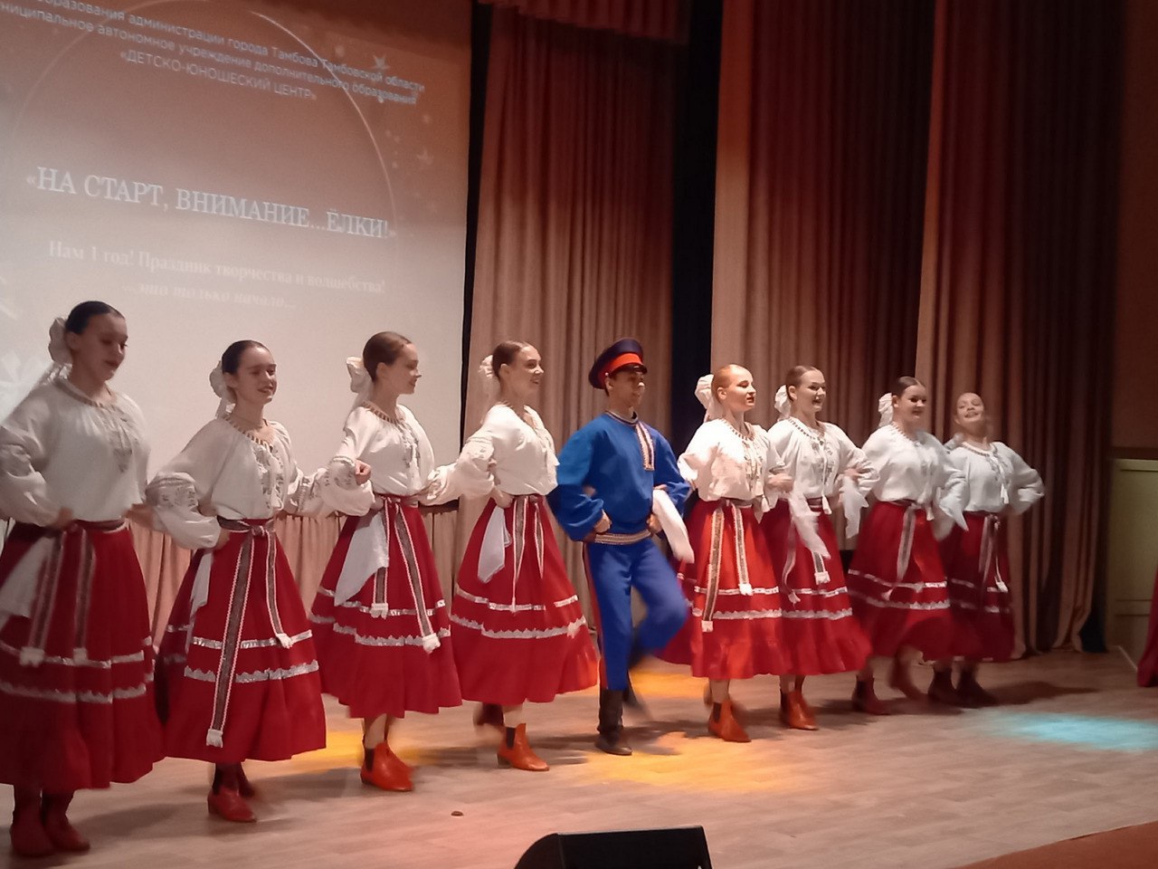 Новогодняя феерия «На старт, внимание… Ёлки!» в Детско-юношеском центре накануне дала старт новогодним мероприятиям в детских садах, школах и центрах допобразования Новогодняя феерия «На старт, внимание… Ёлки!» в Детско-юношеском центре накануне дала старт новогодним мероприятиям в детских садах, школах и центрах допобразования