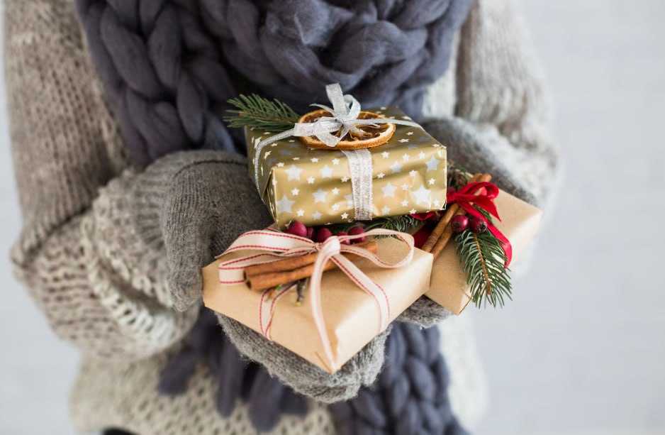 Деньги стали одним из популярных подарков, который россияне хотели бы получить на Новый год