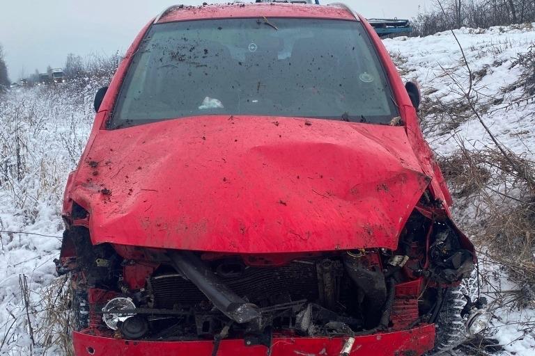 Под Моршанском легковушка слетела в кювет: двое пострадали