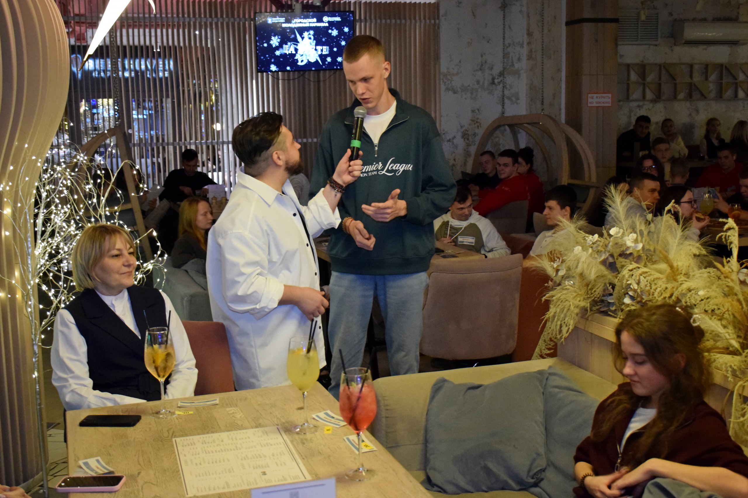 В Тамбове прошел молодежный карнавал «Метелица» - традиционное ежегодное мероприятие, которое в канун новогодних праздников со бирает студентов вузов и колледжей, активистов молодёжных и волонтёрских движений В Тамбове прошел молодежный карнавал «Метелица» - традиционное ежегодное мероприятие, которое в канун новогодних праздников со бирает студентов вузов и колледжей, активистов молодёжных и волонтёрских движений