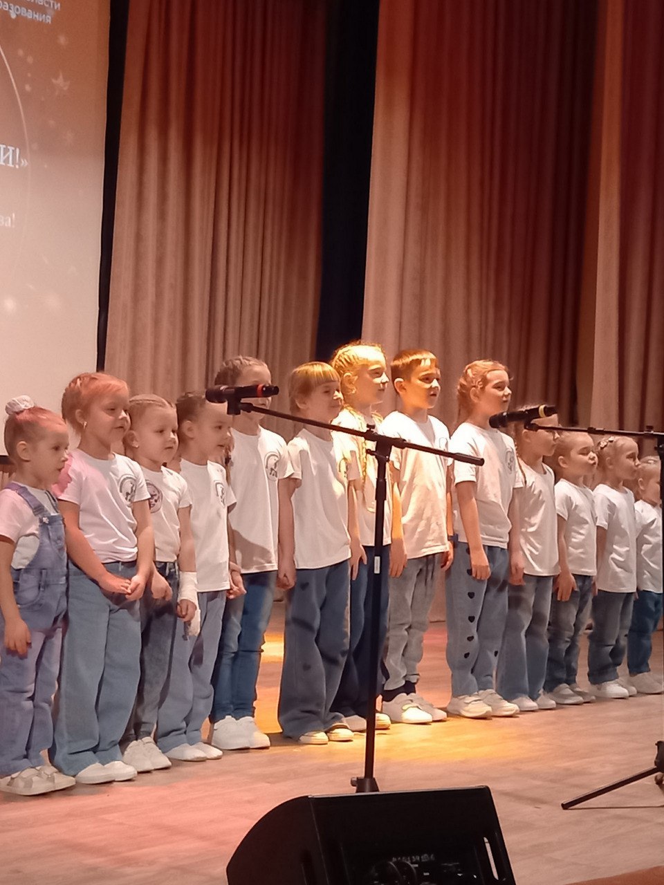 Новогодняя феерия «На старт, внимание… Ёлки!» в Детско-юношеском центре накануне дала старт новогодним мероприятиям в детских садах, школах и центрах допобразования Новогодняя феерия «На старт, внимание… Ёлки!» в Детско-юношеском центре накануне дала старт новогодним мероприятиям в детских садах, школах и центрах допобразования