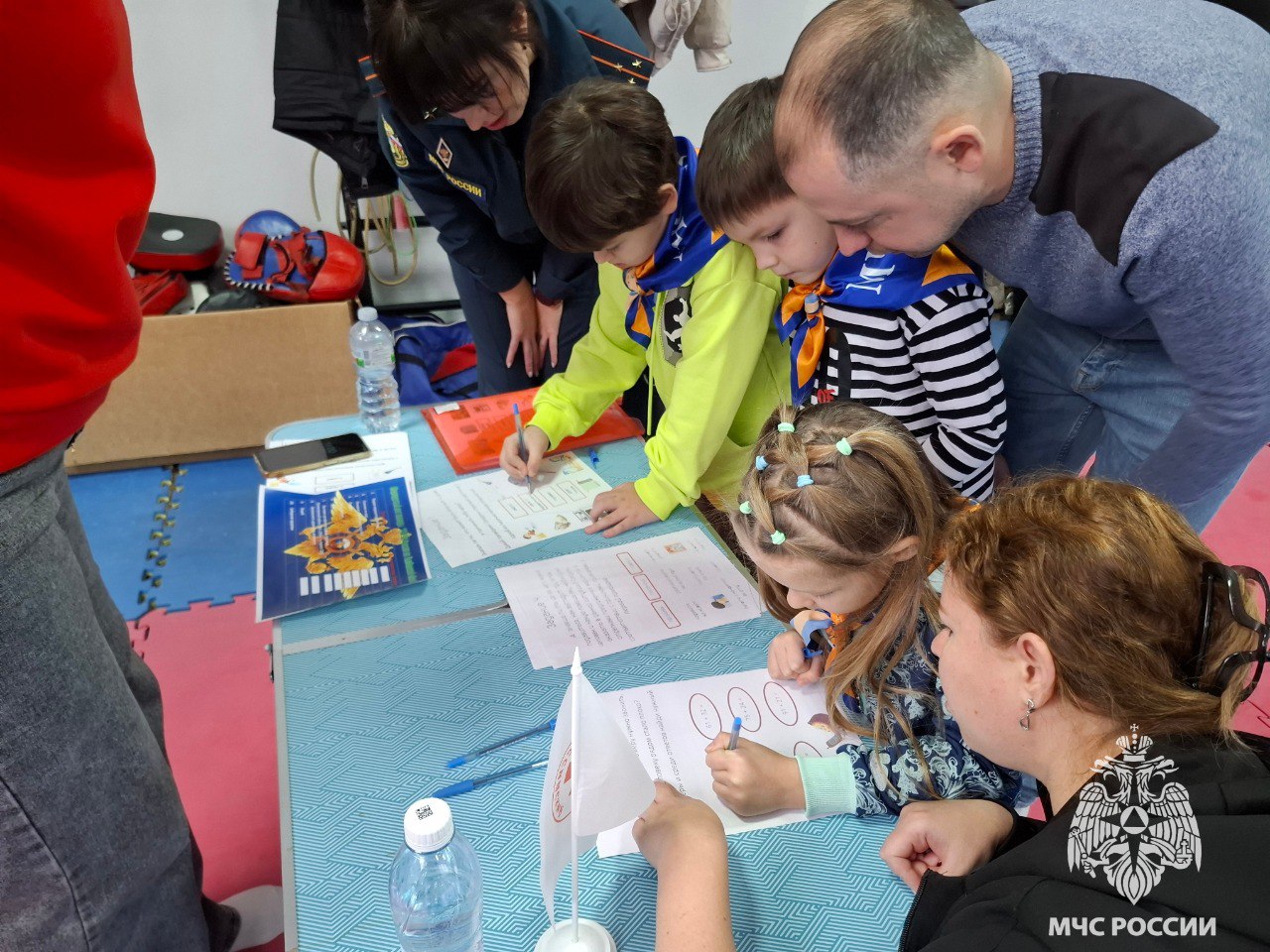 Спортивный праздник для детей ко Дню спасателя РФ Спортивный праздник для детей ко Дню спасателя РФ