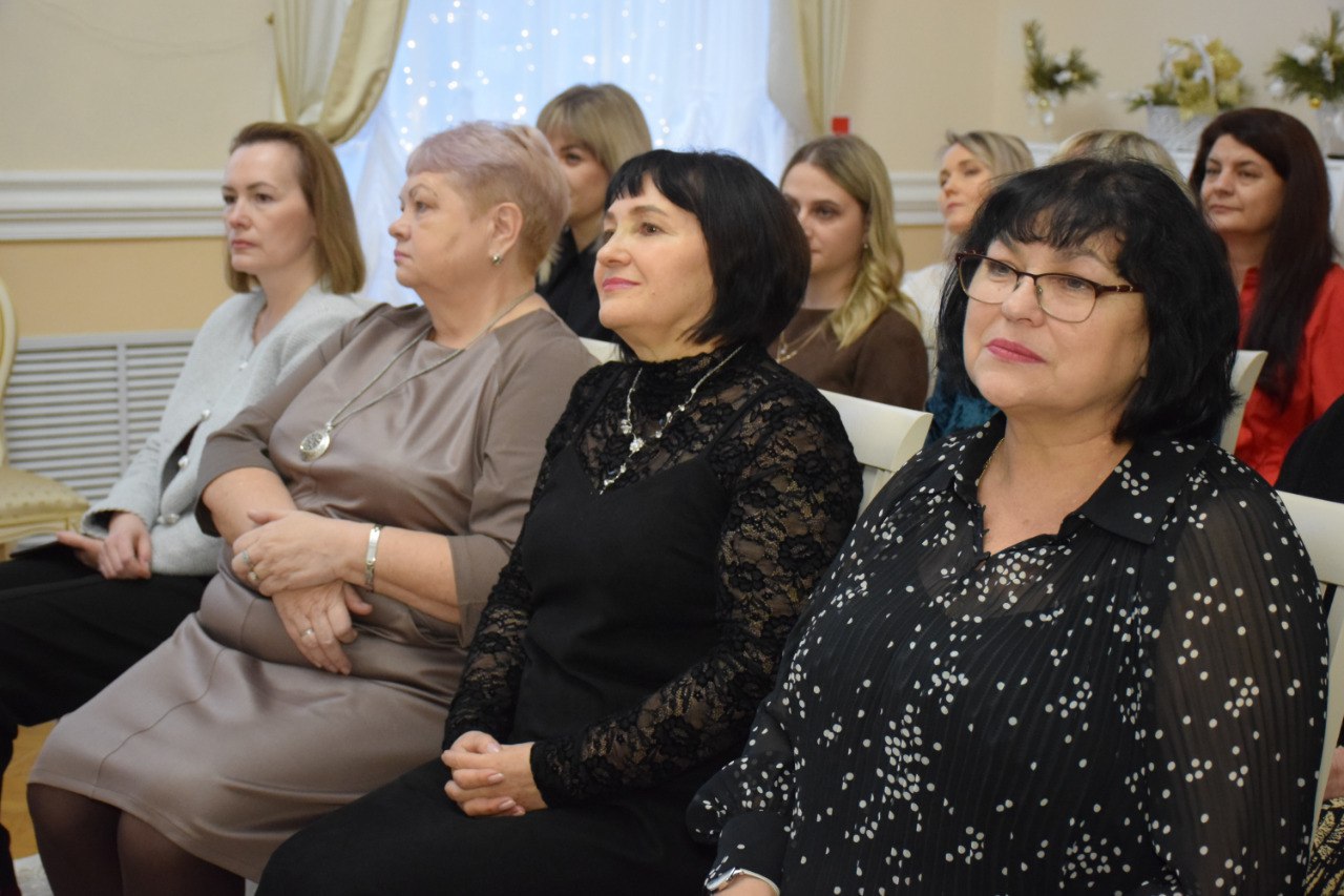 С принятием в 1917 году Советом Народных Комиссаров декрета «О гражданском браке, о детях и о ведении книг актов состояния» началось в нашей стране создание системы записи актов гражданского состояния, которая пришла на... С принятием в 1917 году Советом Народных Комиссаров декрета «О гражданском браке, о детях и о ведении книг актов состояния» началось в нашей стране создание системы записи актов гражданского состояния, которая пришла на...