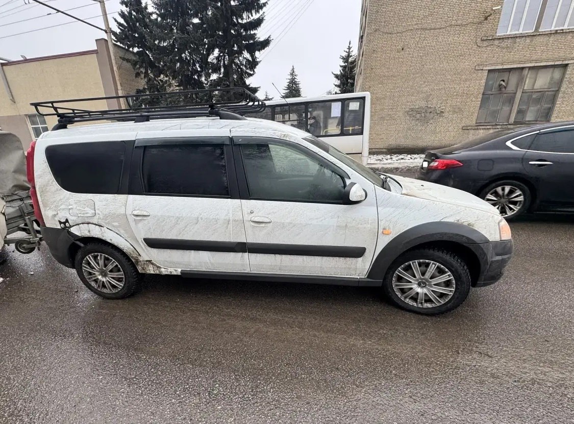 17 декабря в десять часов утра в районе дома №93 по улице Октябрьской города Тамбова, мужчина 2003 года рождения, управляя автомобилем «ГАЗ» не справился с управлением, выехал на полосу встречного движения (выезд разрешен)...