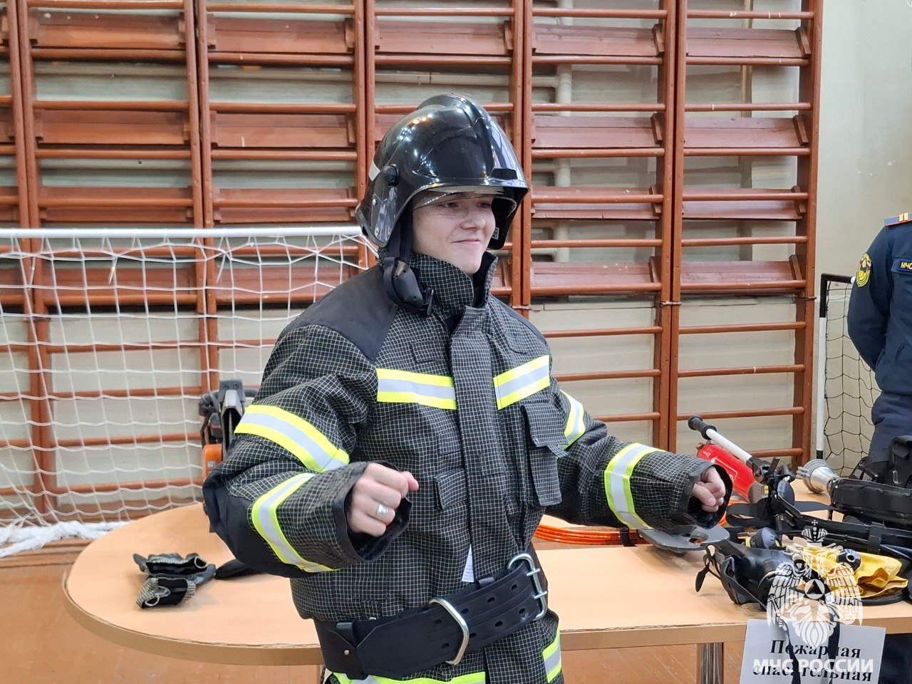 Спортивный праздник для детей ко Дню спасателя РФ Спортивный праздник для детей ко Дню спасателя РФ