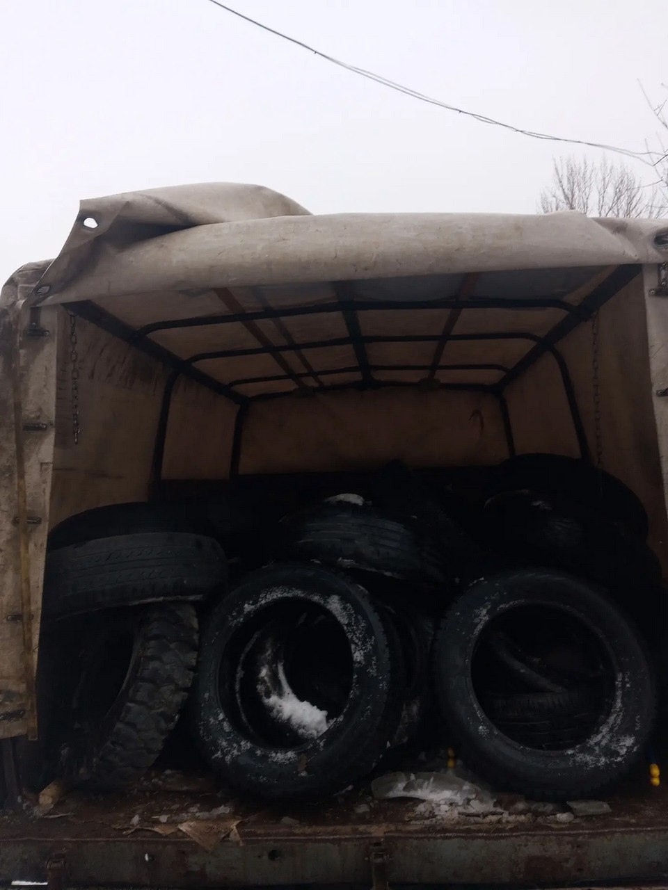 Городские службы наводят красоту и порядок на улицах Тамбова, не только устанавливая новогодние ели и инсталляции, но и освобождая территории от мусора и хлама Городские службы наводят красоту и порядок на улицах Тамбова, не только устанавливая новогодние ели и инсталляции, но и освобождая территории от мусора и хлама