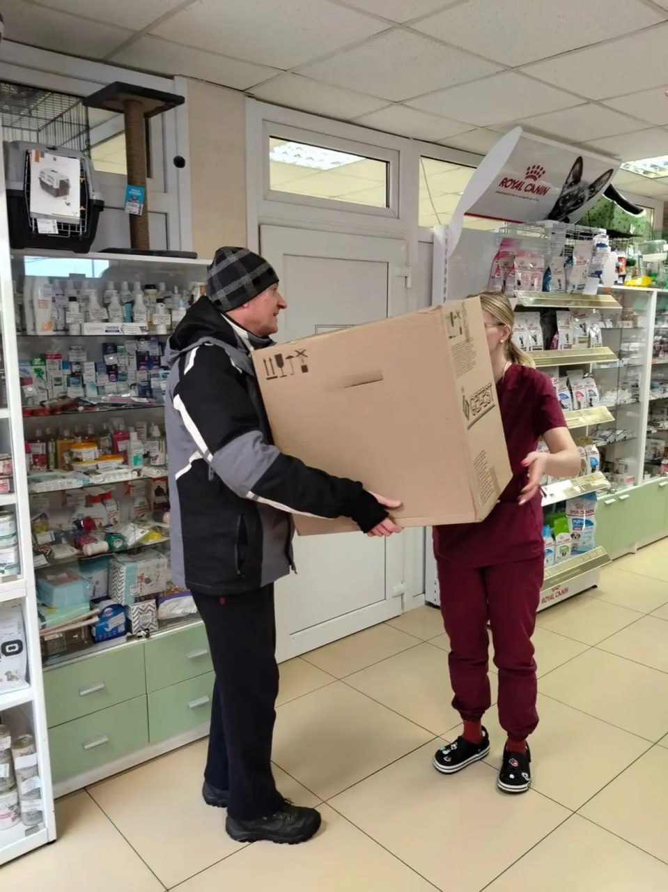 Из замёрзшей воды в Ласковском карьере спасли птенца Чомги Из замёрзшей воды в Ласковском карьере спасли птенца Чомги