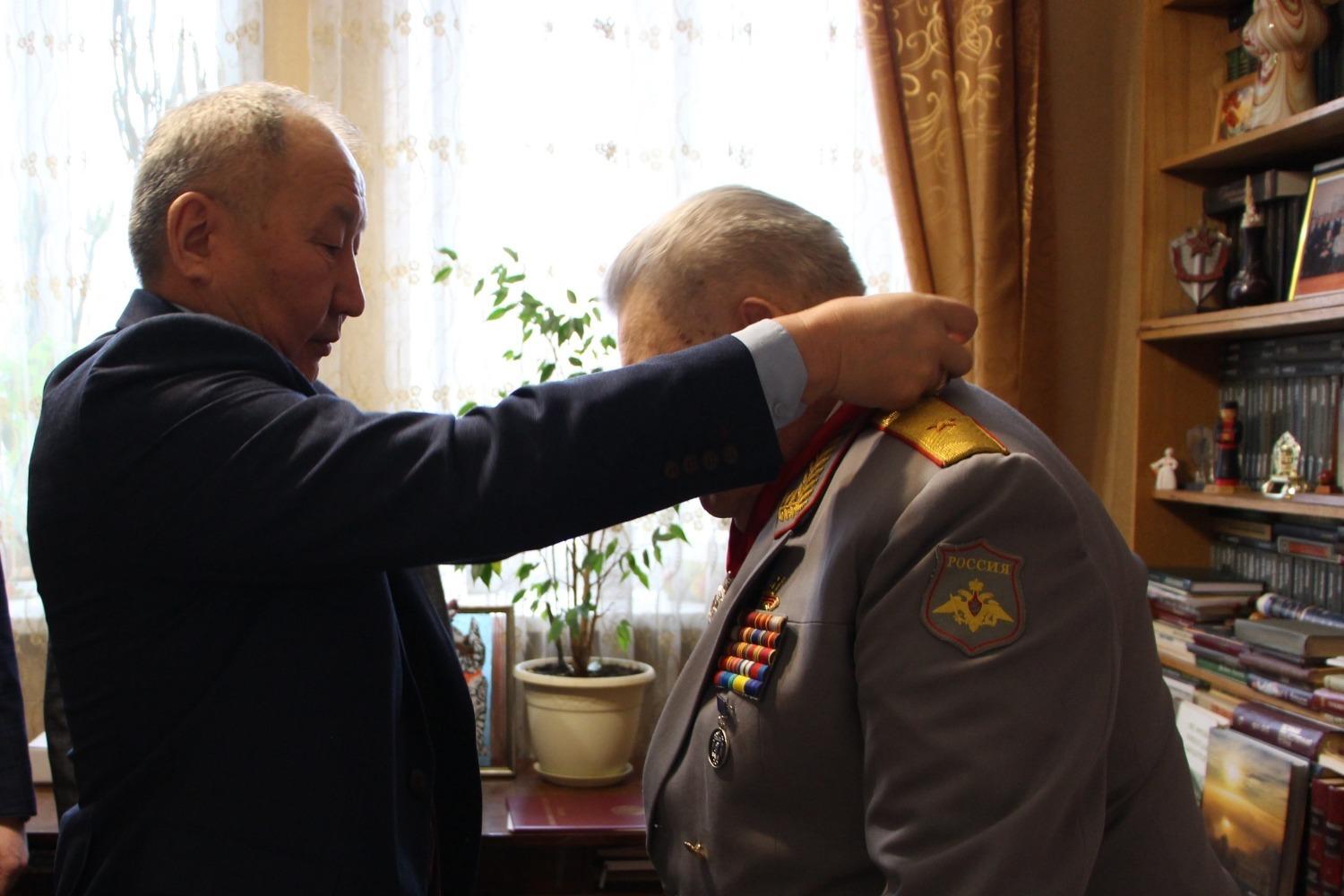 Тамбовский ветеран органов безопасности награждён орденом Калмыкии в честь своего 90-летия Тамбовский ветеран органов безопасности награждён орденом Калмыкии в честь своего 90-летия