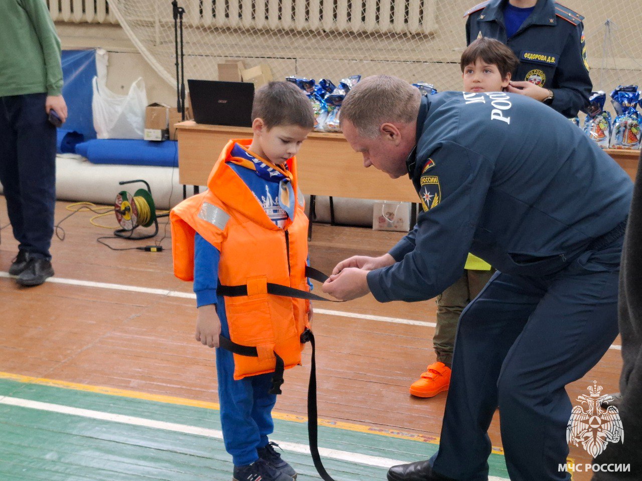Спортивный праздник для детей ко Дню спасателя РФ Спортивный праздник для детей ко Дню спасателя РФ