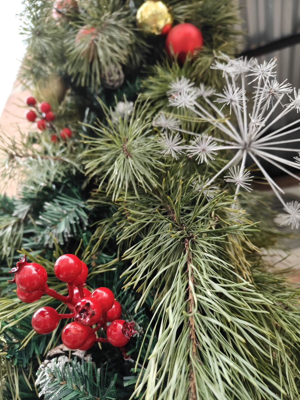 До Нового года осталось ровно две недели До Нового года осталось ровно две недели