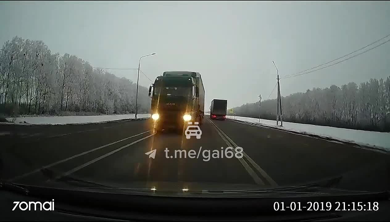 В Жердевском округе водитель Kia Ceed уснул за рулём и столкнулся лоб в лоб с фурой