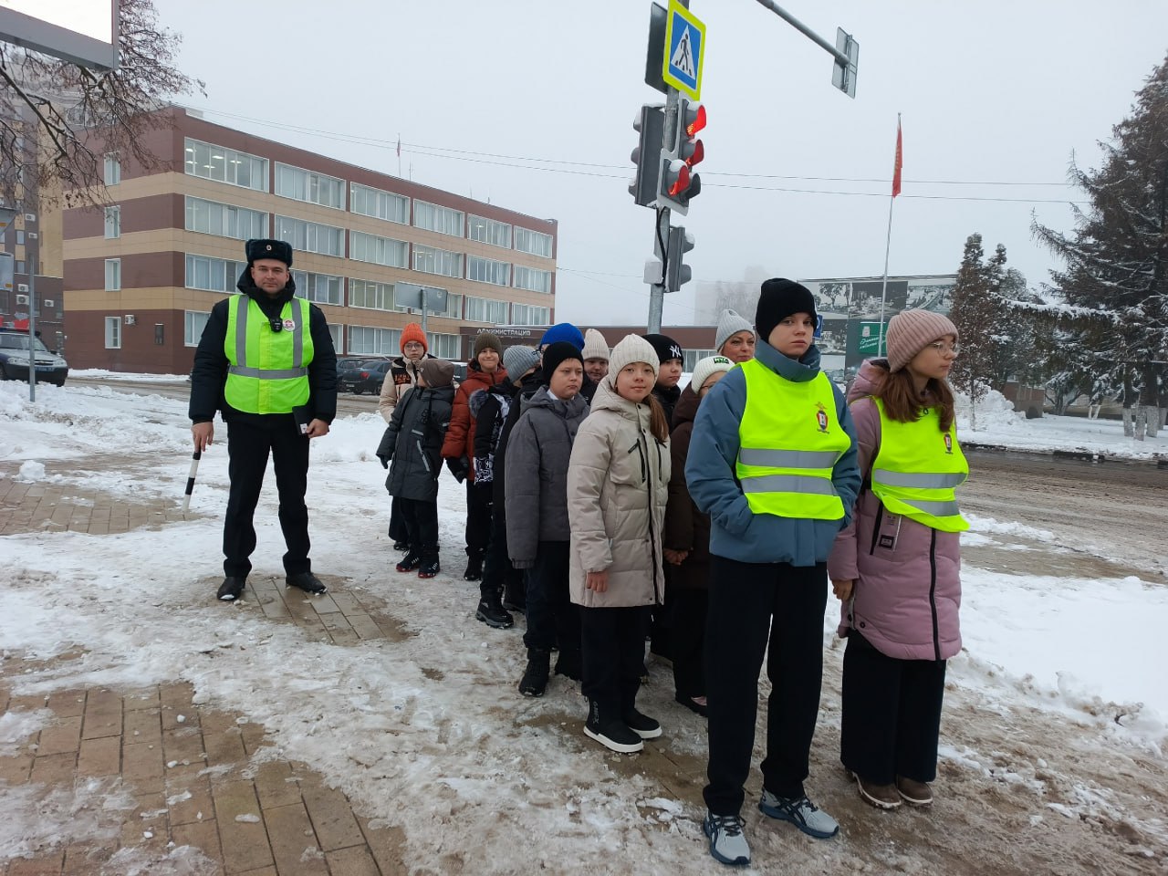 Сотрудники отделения Госавтоинспекции МО МВД России «Рассказовский» провели важное профилактическое мероприятие для школьников из второго корпуса школы № 4. Ребят наглядно ознакомили с новой схемой дорожного движения на... Сотрудники отделения Госавтоинспекции МО МВД России «Рассказовский» провели важное профилактическое мероприятие для школьников из второго корпуса школы № 4. Ребят наглядно ознакомили с новой схемой дорожного движения на...