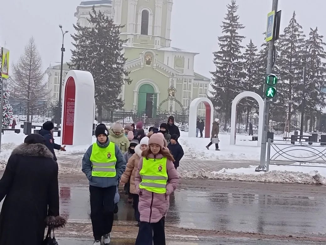 Сотрудники отделения Госавтоинспекции МО МВД России «Рассказовский» провели важное профилактическое мероприятие для школьников из второго корпуса школы № 4. Ребят наглядно ознакомили с новой схемой дорожного движения на... Сотрудники отделения Госавтоинспекции МО МВД России «Рассказовский» провели важное профилактическое мероприятие для школьников из второго корпуса школы № 4. Ребят наглядно ознакомили с новой схемой дорожного движения на...