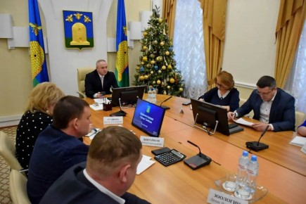 Максим Косенков: На заключительном в этом году совещании с блоком городского хозяйства обсудили готовность городских служб к работе в период новогодних праздников и выходных дней