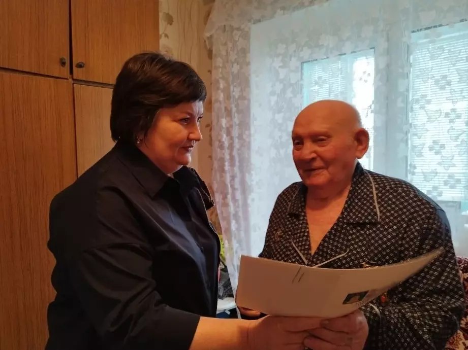 Сегодня в канун Нового года глава администрации Тамбова Максим Косенков и его заместители навестили тех, кто ковал Победу в самые трудные времена для нашей страны Сегодня в канун Нового года глава администрации Тамбова Максим Косенков и его заместители навестили тех, кто ковал Победу в самые трудные времена для нашей страны