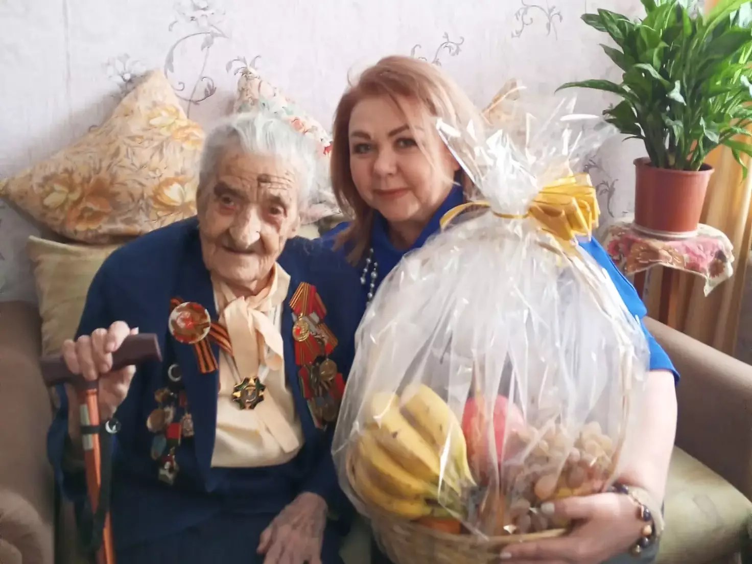 Сегодня в канун Нового года глава администрации Тамбова Максим Косенков и его заместители навестили тех, кто ковал Победу в самые трудные времена для нашей страны Сегодня в канун Нового года глава администрации Тамбова Максим Косенков и его заместители навестили тех, кто ковал Победу в самые трудные времена для нашей страны