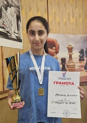 Юность года. Победы в шахматном турнире и первенстве России по дзюдо и спортивный разряд по настольному теннису Юность года. Победы в шахматном турнире и первенстве России по дзюдо и спортивный разряд по настольному теннису