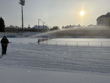 На стадионе "Спартак" в Тамбове" заливают каток