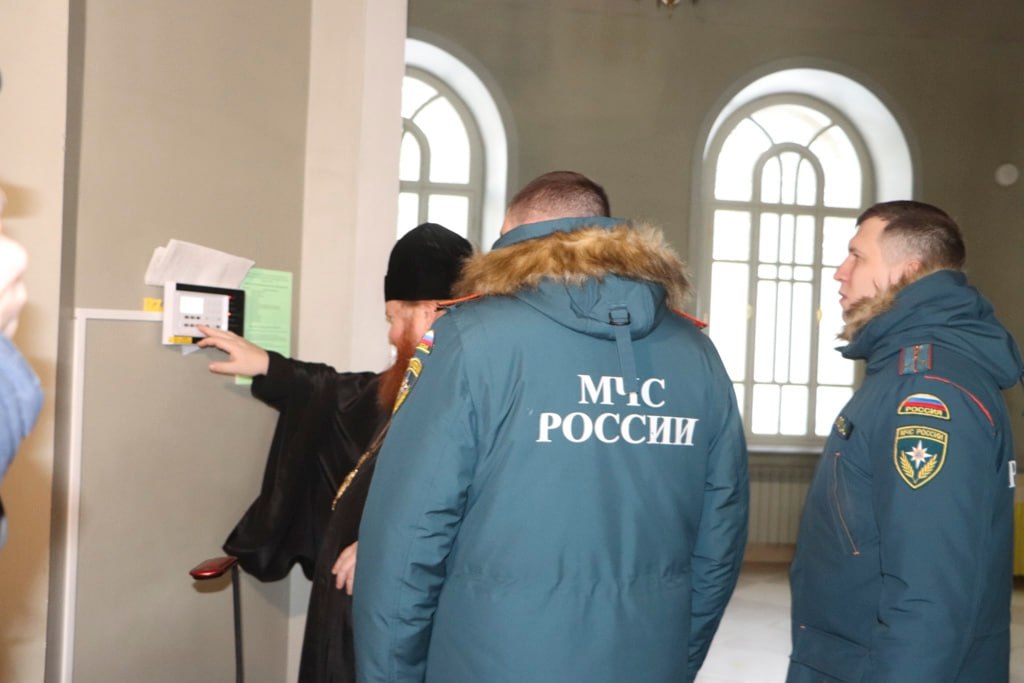 В Тамбове сотрудники МЧС в преддверии Рождества Христова проверили храмы и монастыри на соблюдение мер пожарной безопасности В Тамбове сотрудники МЧС в преддверии Рождества Христова проверили храмы и монастыри на соблюдение мер пожарной безопасности