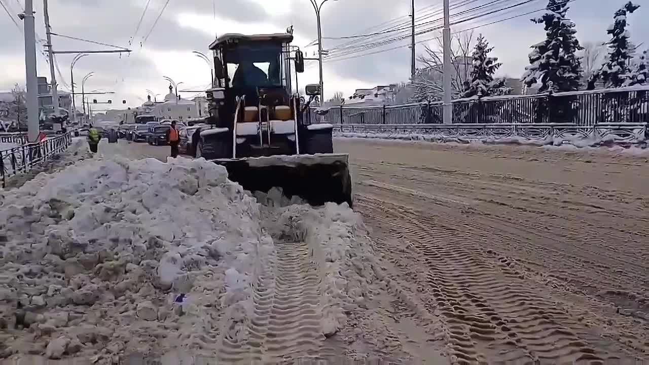 Дороги Тамбова от снега очищают 120 единиц техники