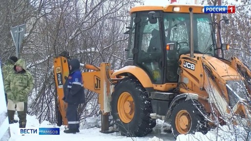За помощью к нам обратились жители села Большая Талинка, где почти три месяца не могли устранить повреждение на водоводе