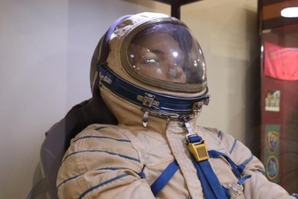 � ������� ������� 100-����� ���������� ���� ĸ����