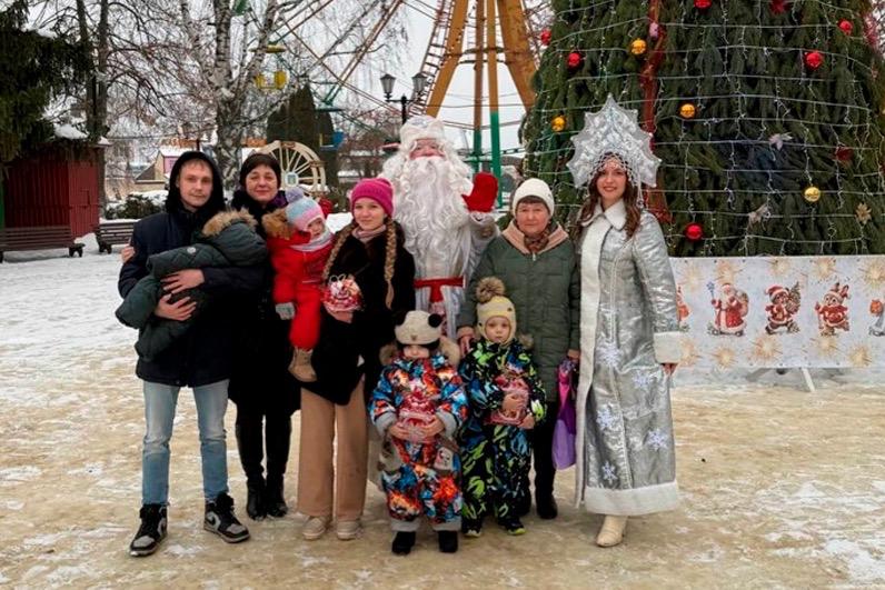 Максим Косенков исполнил новогоднюю мечту многодетной семьи Максим Косенков исполнил новогоднюю мечту многодетной семьи