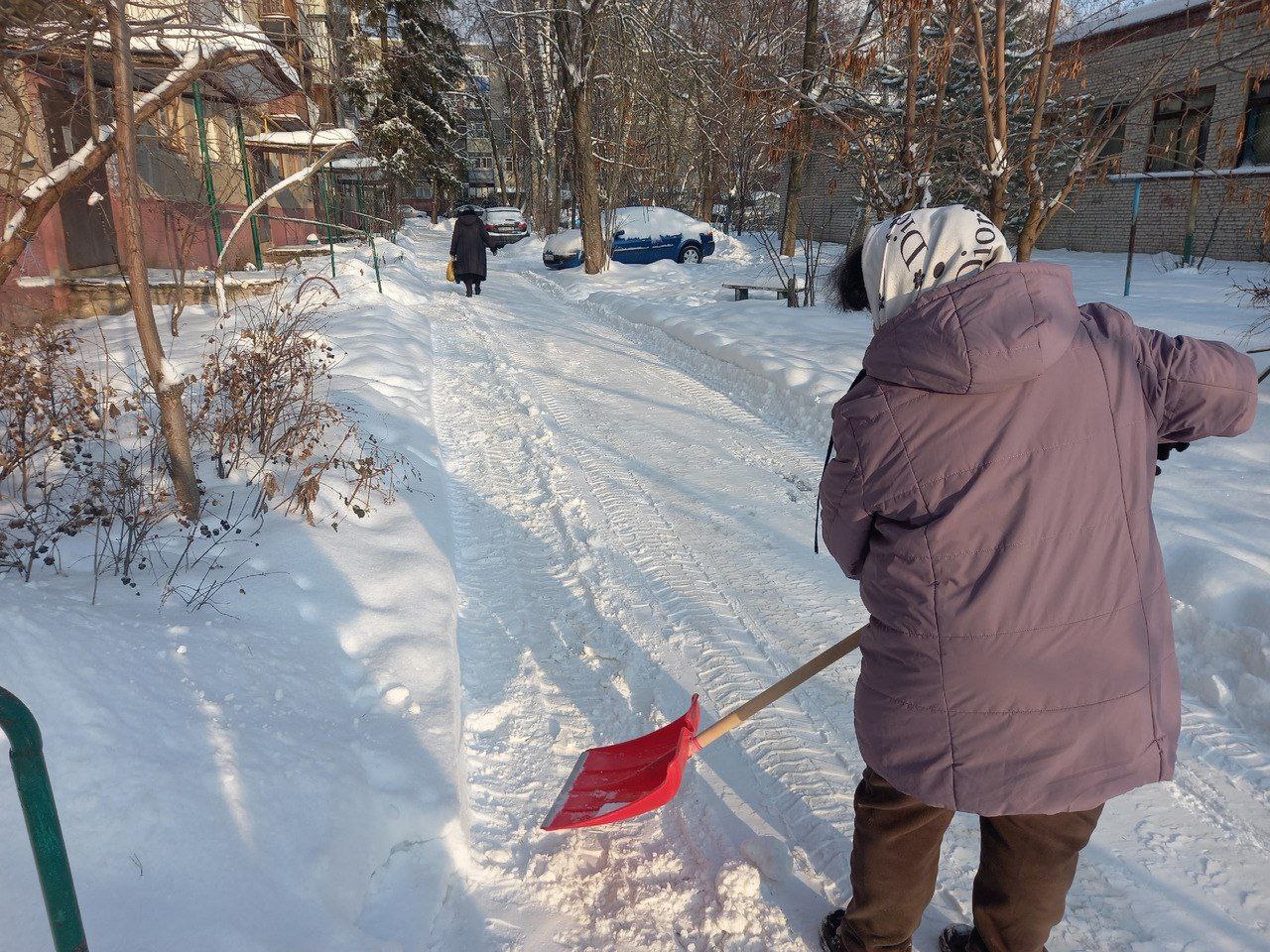 Работы по расчистке города от снега продолжаются Работы по расчистке города от снега продолжаются