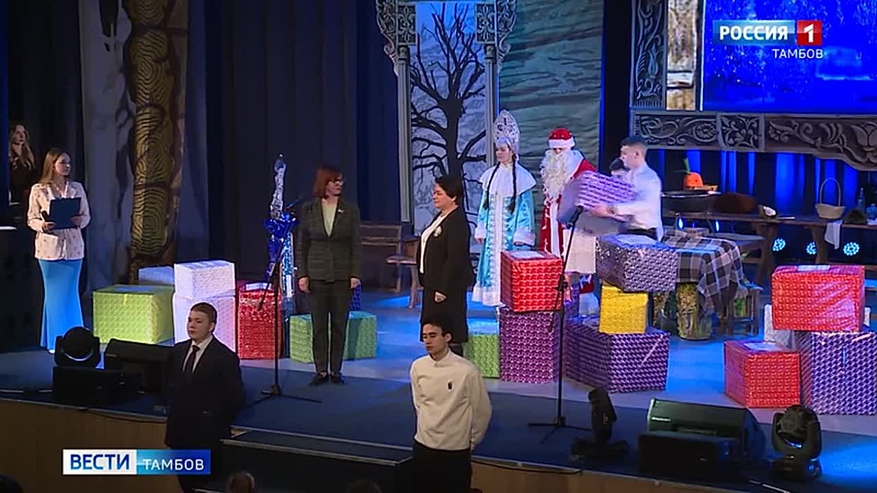 Праздник продолжает приходить в гости к детям