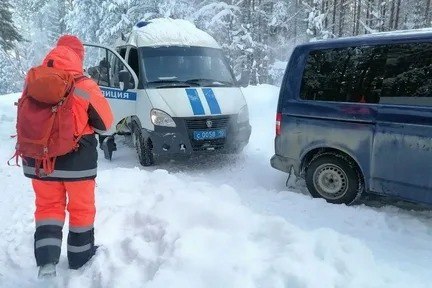 Полицейские спасли тамбовчанина, который заблудился в лесу и сломал ногу