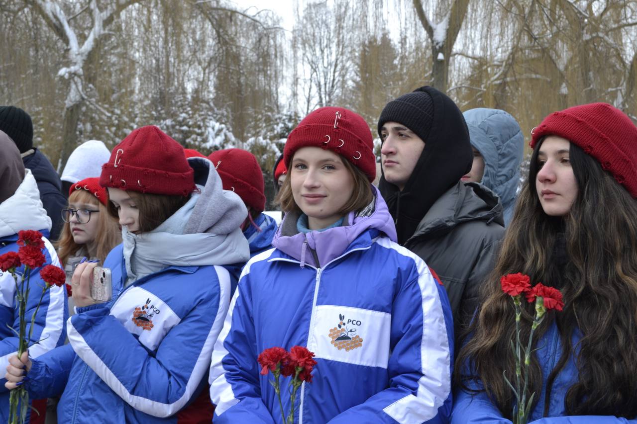 В этом году открытие Всероссийской патриотической акции «Снежный десант» на территории Тамбовской области прошло у мемориального комплекса Скорбящая мать на Воздвиженском кладбище В этом году открытие Всероссийской патриотической акции «Снежный десант» на территории Тамбовской области прошло у мемориального комплекса Скорбящая мать на Воздвиженском кладбище